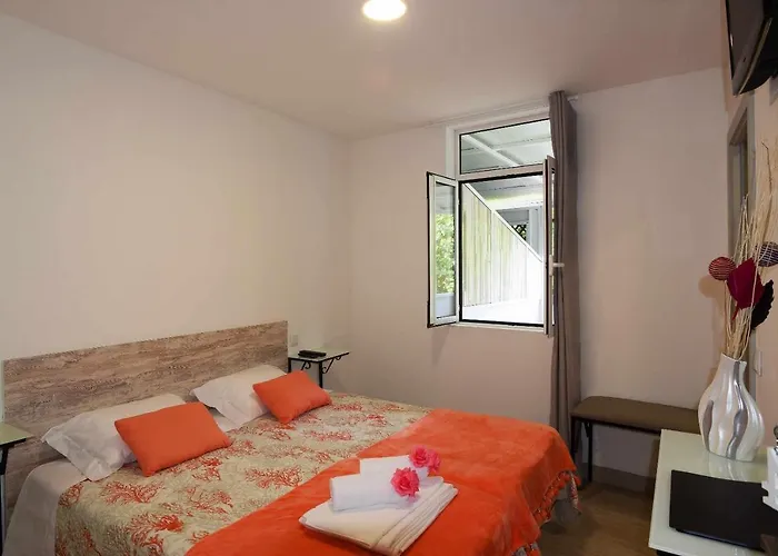 לינה וארוחת בוקר Litos Al Local